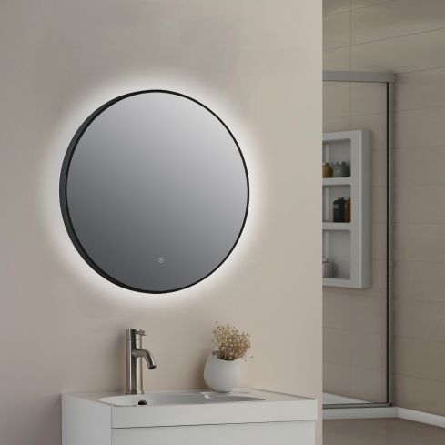 مرآة بإضاءة خلفية من تشكيلة إم لاين
