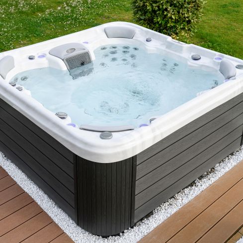 Vienna Life Outdoor Whirlpool