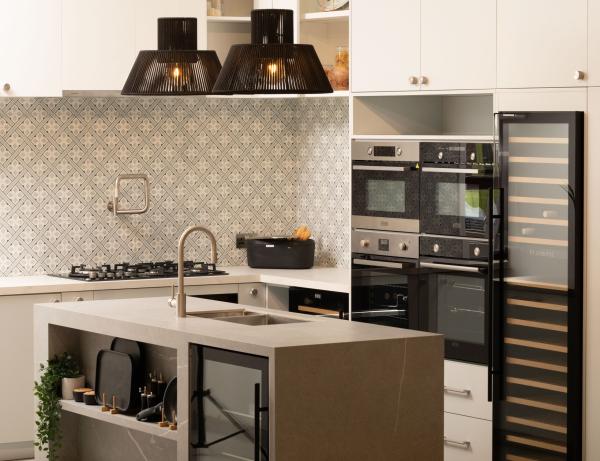 A Comprehensive Look: Luxury Kitchen Appliances & Stylish Fixtures