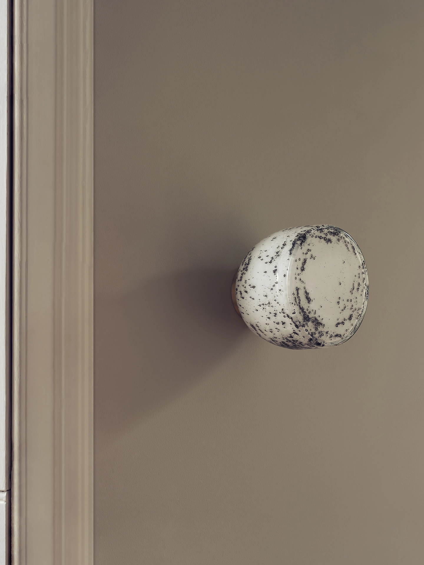 Heathfield and Co. Dua wall light in two tones of alabaster